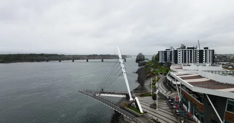 Drone Zoom In of Cable-Stayed Pier at Vancouver, Washington's Waterfront Park Vídeo Stock 209587059