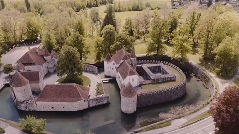 Droneflight over a charming castle 스톡 동영상 90762321