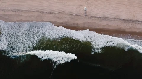 Droneflight over a shore 스톡 동영상 90761982