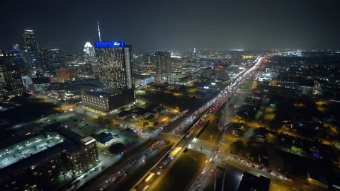Dronelapse Hyperlapse over Downtown Austin Skyline at night with busy traffic Video stock 102397462