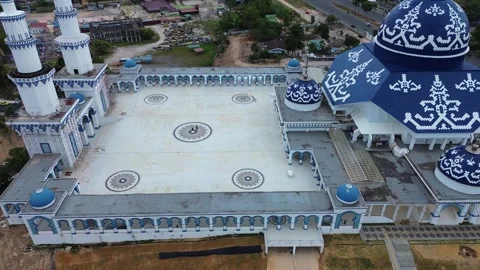 Drone's Eye View Capturing the Grandeur of an Azure-Domed Mosque with Ornat.. Video stock 339036561