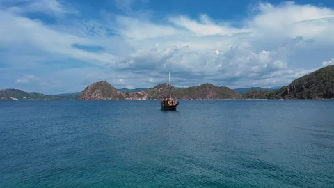 Drone's Eye View of a Sailing Adventure in Labuan Bajo Sea 스톡 동영상 228901076