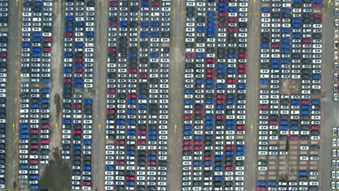 Drones flying over of many vehicles at parking lots Vidéo 210793891