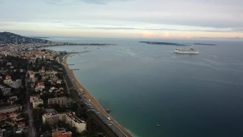 Drones point of view on Cannes coastline Vídeos de archivo 262755902