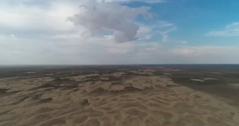 Dronn flies over the sand dunes of the desert on a cloudy day Stock Footage 255309456
