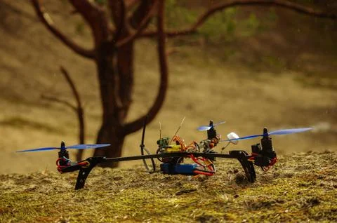 Drons in the forest trying to start a flight, flying in the mud. Stock-Fotos