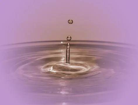 Drop drop from a height into the water macro photo Foto stock