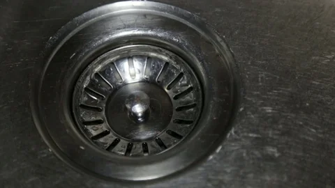 Drop drop in the kitchen sink Vidéo 82067284
