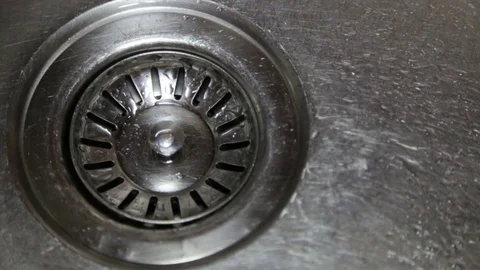 Drop drop in the kitchen sink Vídeo Stock 82069190