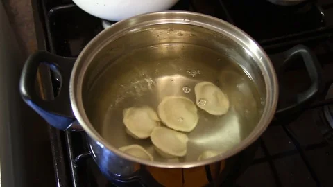 Drop the dumplings into the boiling water Stock-Footage 83033537