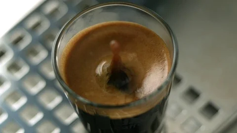  drop of esspresso fall into cup Video stock 81806805