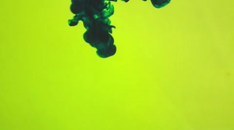 Drop Of  Green Ink In Water motion like smoke Stock-Footage 1090907