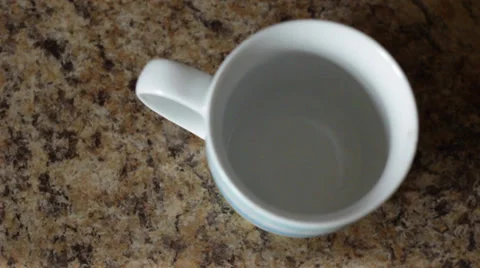 Drop a teabag into a mug 動画素材 36033514