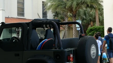 Drop top Jeep in St. Augustine, Florida, United States. 스톡 동영상 116027184