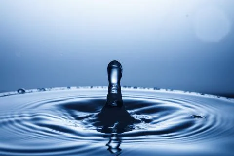 Drop of water falling down in the water Stock-Fotos