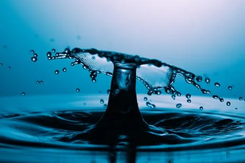 Drop of water falling down in the water Foto stock