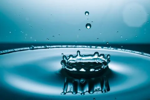 Drop of water falling down in the water Stock-Fotos