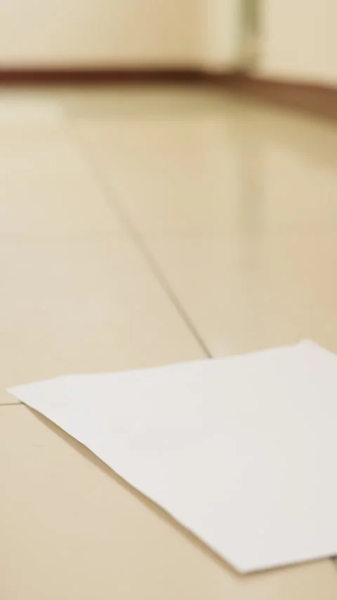 Dropped Documents Scattered on Office Hallway Floor near Businesswoman 스톡 동영상 318804532