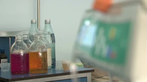 Dropper &amp; bottle 스톡 동영상 22663042