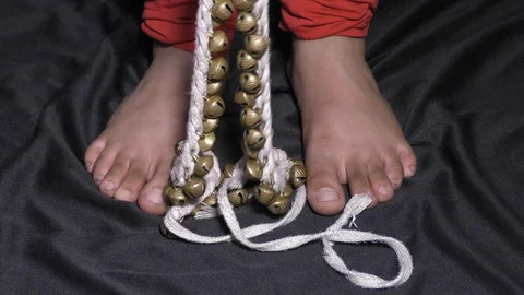 Dropping Ghunguru on the floor Video stock 128201550