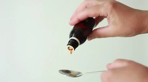 Dropping medicine in woman's hands Vídeo Stock 64623323