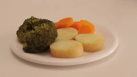 Dropping oil on steamed vegetables Stock Footage 133815692
