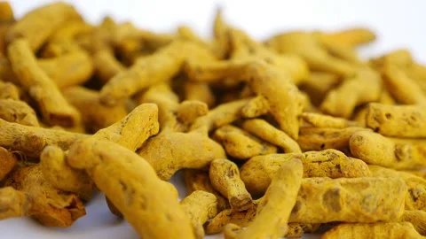 Dropping turmeric over turmeric isolated over white background 動画素材 147695464