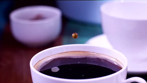 Drops Falling In A Cup Of Coffee In Super Slow-motion 1000fps 스톡 동영상 130965545