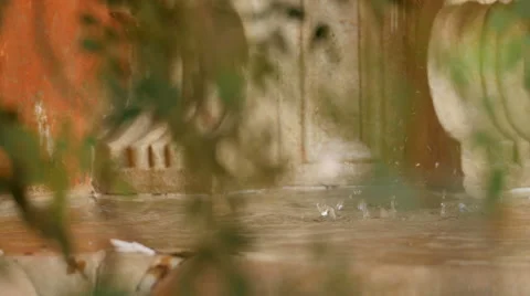 Drops falling in a fountain close up Видео 42878635