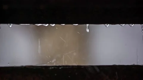 Drops flow from one surface and fall on the other. Slow motion. 스톡 동영상 85909192
