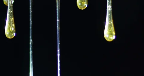Drops of liquid honey 動画素材 99520883