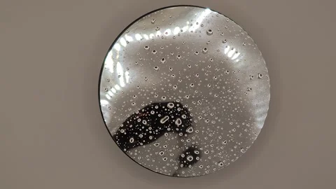 Drops moving in a circle 動画素材 325050843