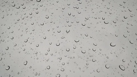 Drops of rain falling down on the car glass 動画素材 94816287
