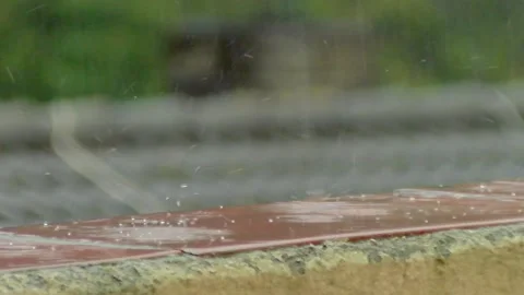 Drops of rain falling in slow motion Stockbeeldmateriaal 161035906