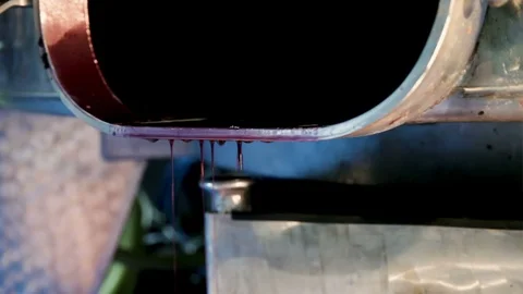 Drops of red wine flow from the open tank in the winery, close up Video stock 99104583
