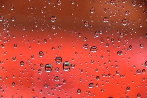 Drops reflected in the window with colorful reflections 스톡 사진