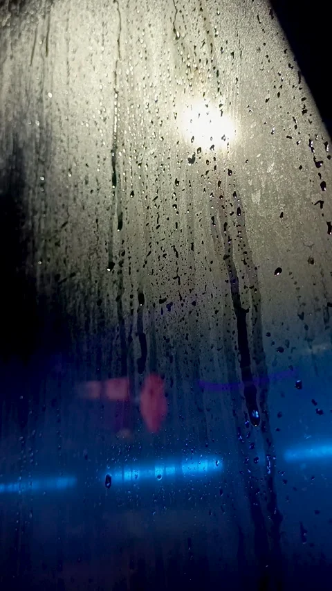 Drops of water behind the glass window Vídeo Stock 310548113