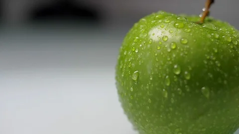 Drops of water drip down the surface of the apple Stock Footage 89368704
