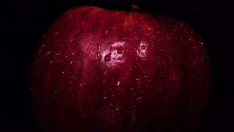 Drops of water dripping from above the red apple. 4k 動画素材 73082973