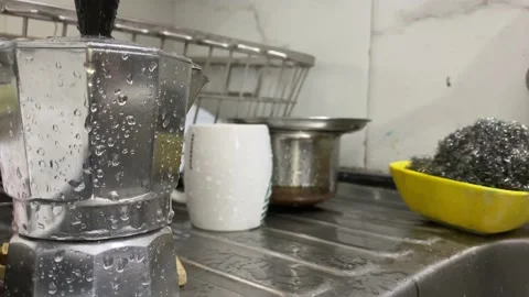 Drops of water leaking from tap Stock-Footage 133604934