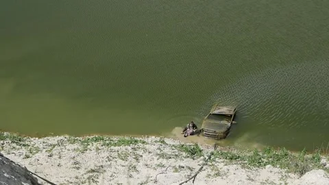 Drowned jeep car is pulled out of the water Video stock 146650088