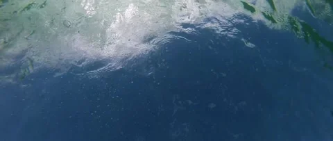 Drowning Under Powerful Ocean Currents &amp; Turbulence, Underwater View Vídeo Stock 132321500