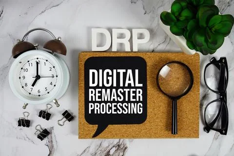 DRP - Digital Remaster Processing acronym with alarm clock and magnifying g.. Foto stock