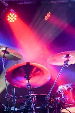 Drum kit under spotlights Foto stock