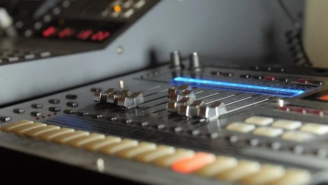 Drum machine, moving faders, automation Видео 90781304