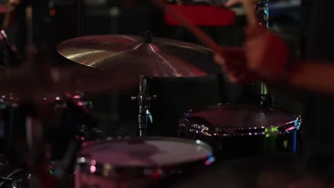 Drum set visuals, Closeup of drums with animated lighting effects Vidéo 323945867
