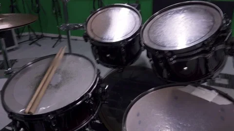 Drummer Hits Snare Drum energetically Stockbeeldmateriaal 81827791