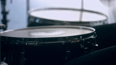 Drummer playing snare drum close up 库存影片 143748990