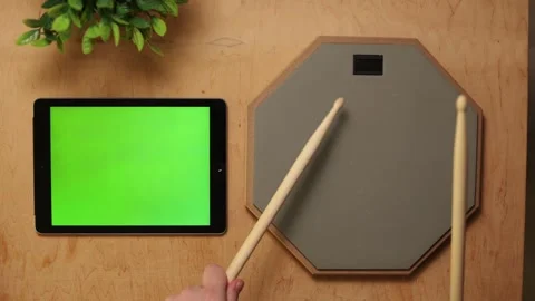 Drumsticks poised over tablet and practice pad, ready for action Vidéo 341737679