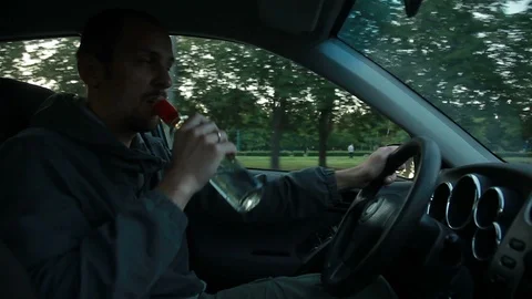Drunk Driver. Danger on the road. Vidéo 95390494